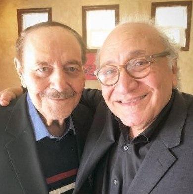 دانلود آهنگ مارتیک نیلوفر